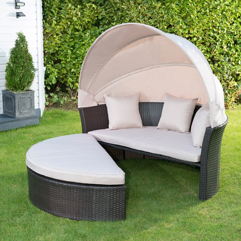 Venice Rattan Hooded Day Bed | Garden Furniture - B&amp;M